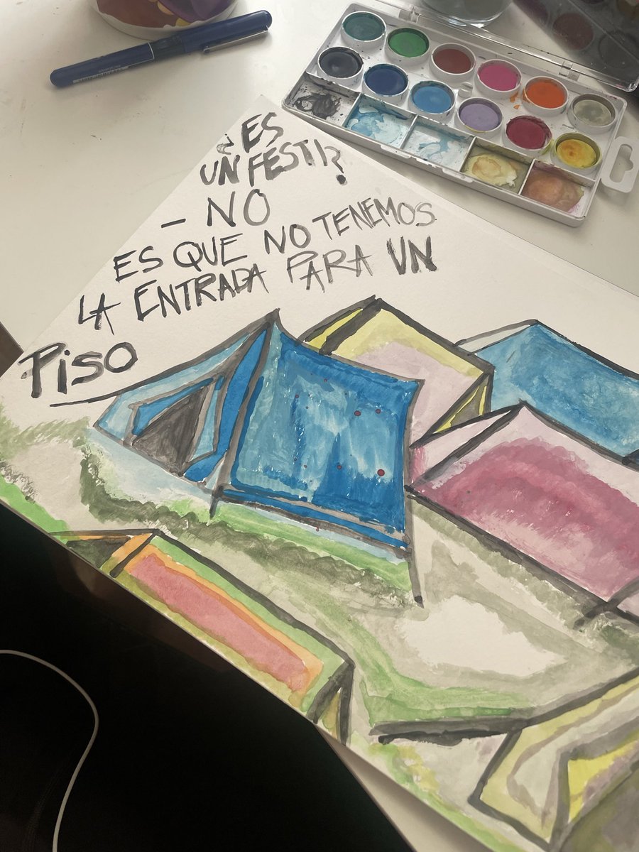 cris_guzz's tweet photo. ¿Es un festi?
-No, es que no tenemos para la entrada de un piso. https://t.co/k9TfBWywc5
