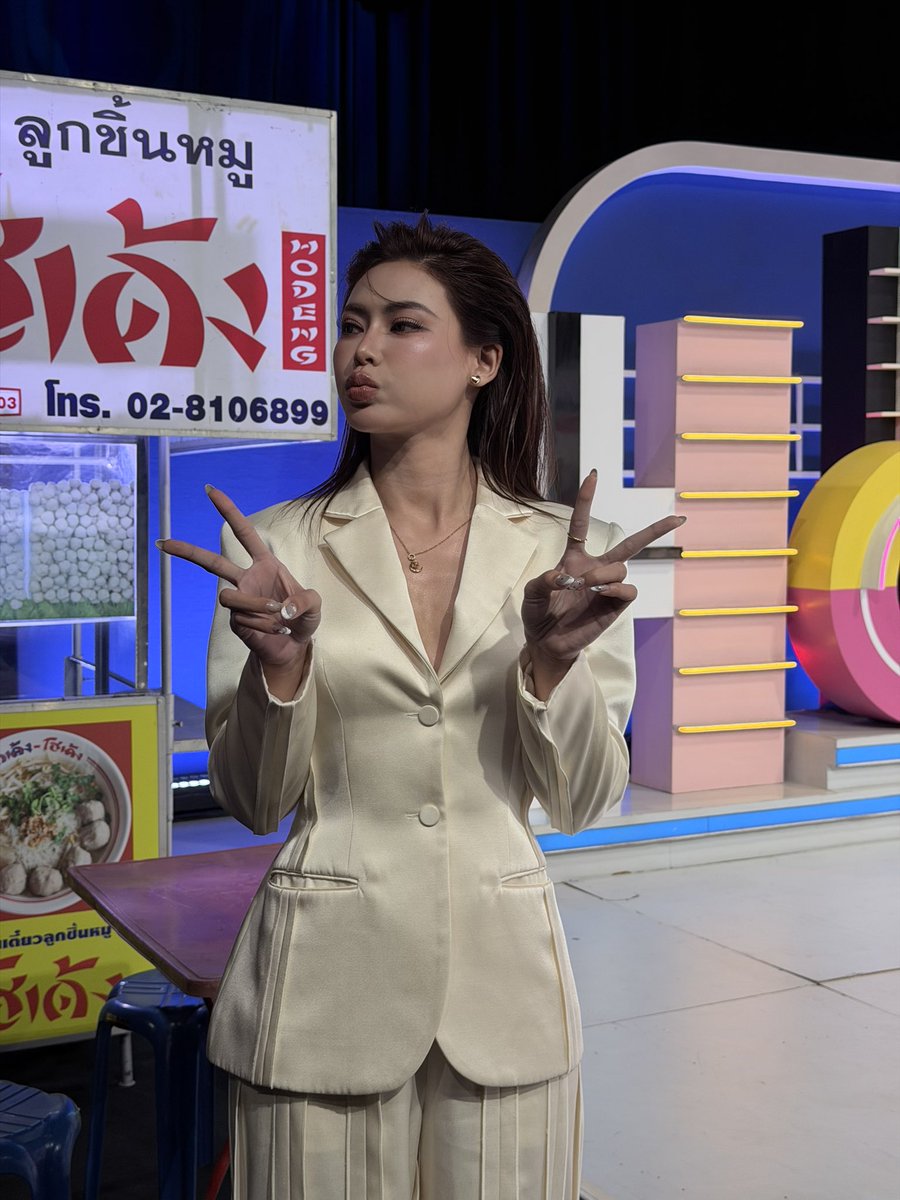 Bell_Sarunrat's tweet photo. ถ่ายรายการเฉดแย้ววว เม้าแฟ่ดมาก ความลับเพี้ยบ 🤣🤣 https://t.co/h2fXQCQJvD