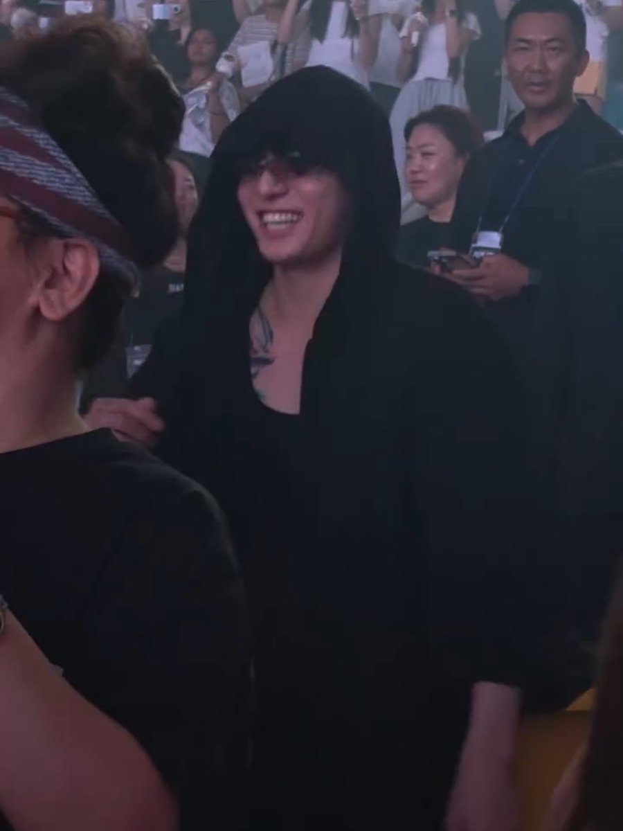 IMGOLDENCARD's tweet photo. he looks so happy.  too cute https://t.co/ymbPrn1nft