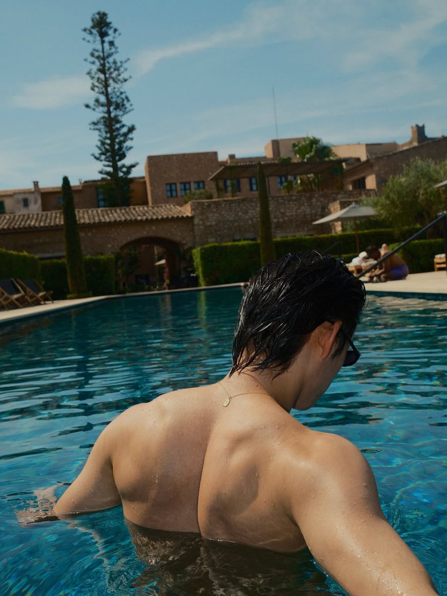 harxeuphoria's tweet photo. EST INSTAGRAM UPDATE IN SPAIN!! 😭😭😭

🦈: morning swim 💦

꒰ #est_rvp ꒱ https://t.co/fS6w8YJppo