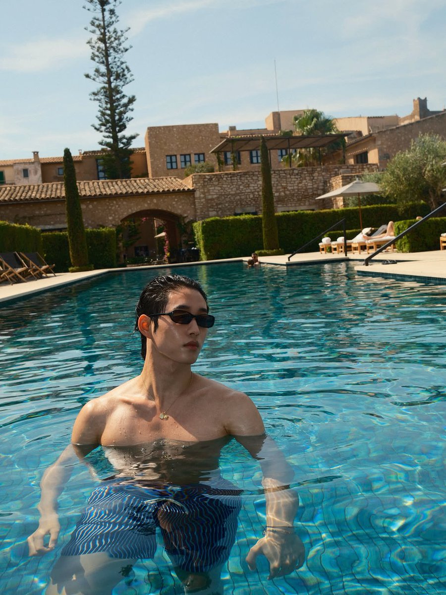 harxeuphoria's tweet photo. EST INSTAGRAM UPDATE IN SPAIN!! 😭😭😭

🦈: morning swim 💦

꒰ #est_rvp ꒱ https://t.co/fS6w8YJppo
