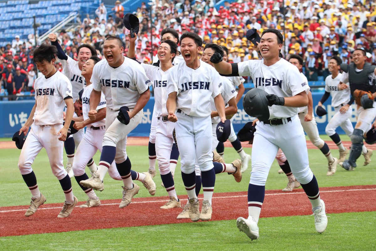 5589com's tweet photo. #八王子実践 の優勝シーンです！
河本ロバート監督の目にも涙です

インタビュー記事はこちら🔽
https://t.co/Ccogc4snru https://t.co/EwHTu7Zj5e