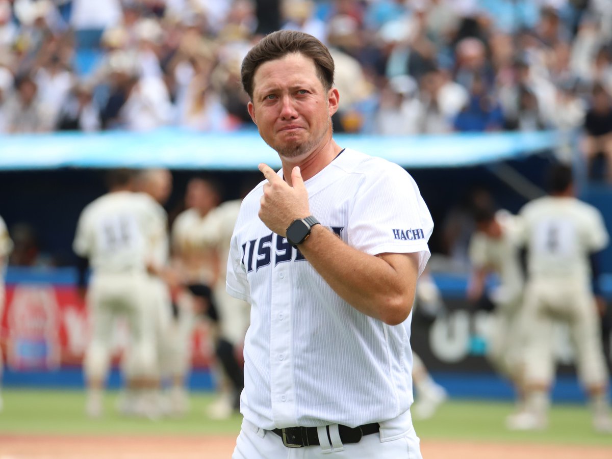5589com's tweet photo. #八王子実践 の優勝シーンです！
河本ロバート監督の目にも涙です

インタビュー記事はこちら🔽
https://t.co/Ccogc4snru https://t.co/EwHTu7Zj5e