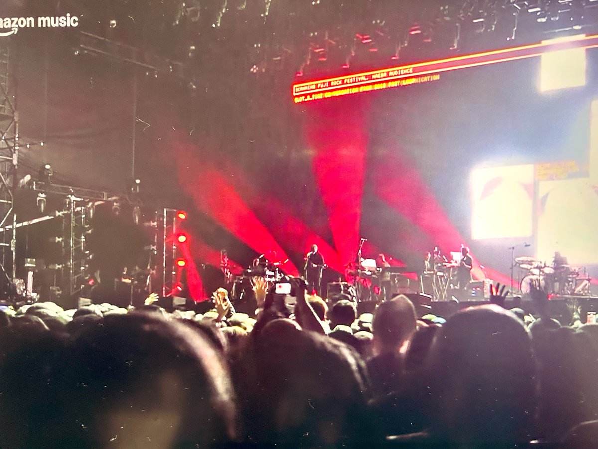 egcmrsk's tweet photo. この演出すごいよね…
リアルタイムで観客の顔をランダムに映してる
#fujirock #MassiveAttack https://t.co/Krg6A70gY7