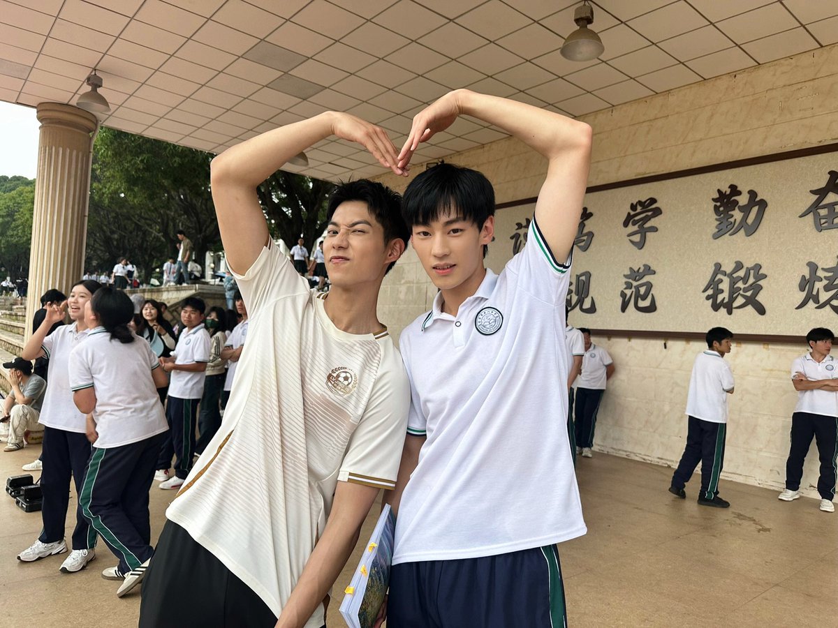 esthernyaa's tweet photo. #Liujun as Fu Xinshu Weibo Update

Hello everyone. I’m actually not very good at expressing myself. There are still many things I’d like to say, but when I try to put them into words, they end up sounding too formal. So I’ll just speak from the heart.

From the very beginning of the story until now, we’ve made it all the way to the championship. Ever since filming wrapped, I’ve often wondered what season it would be, or what the weather would be like, when Fu Xinshu finally met everyone again. Whenever I watched the World Cup, I’d also catch myself thinking, “Hey, Hongjing No. 8 High School used this tactic too.”

The four months we spent in Quanzhou were incredibly lively. Every single day, there were endless conversations with my brothers. In the auditorium of Hongjing No. 8 High School, at Yuanyuan Tutoring Center, and on the football field we knew so well, we squeezed together with Teacher Lin and Coach Wang Fa, taking one photo after another. I can’t point to one exact moment, but I truly felt what happiness was.

I love summer. It’s passionate, vibrant, full of hope, and filled with raw, unfiltered vitality. And it was in summer that we met each other.

I won’t say too much, or I’ll start rambling. I just hope that Teacher Lin, Coach Wang Fa, Wen Chengye, Qin Ao, Jianghe, Brother Suo, Lin Lu, Yu Ming, Zheng Ren, Zheng Feiyang, Qi Liang, and Zhihui can always stay happy.

#RoadtoSuccess
