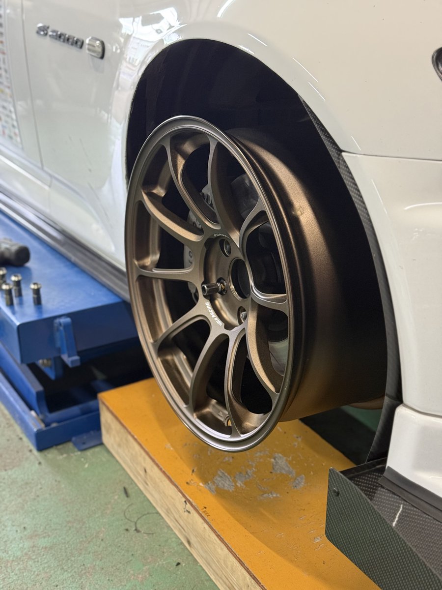tsukuba_tire's tweet photo. 【RAYS ZE40 ｼｮｯﾌﾟ特注サイズ販売】

1️⃣ 18×10J+40 (114.3/5)FACE3📷

2️⃣18×9.5J+34 (114.3/5)FACE3

3️⃣18×9.5J+43 (100/5)FACE2

4️⃣18×9.5J+34 (100/5)FACE3📷

5️⃣17×9J+38(100/5)FACE4

お買い求めはウチにDMか
近藤エンジニアリング(大阪)に連絡お願いします
詳細↓
https://t.co/3yLzhMnvKe https://t.co/nMx9H45dTY