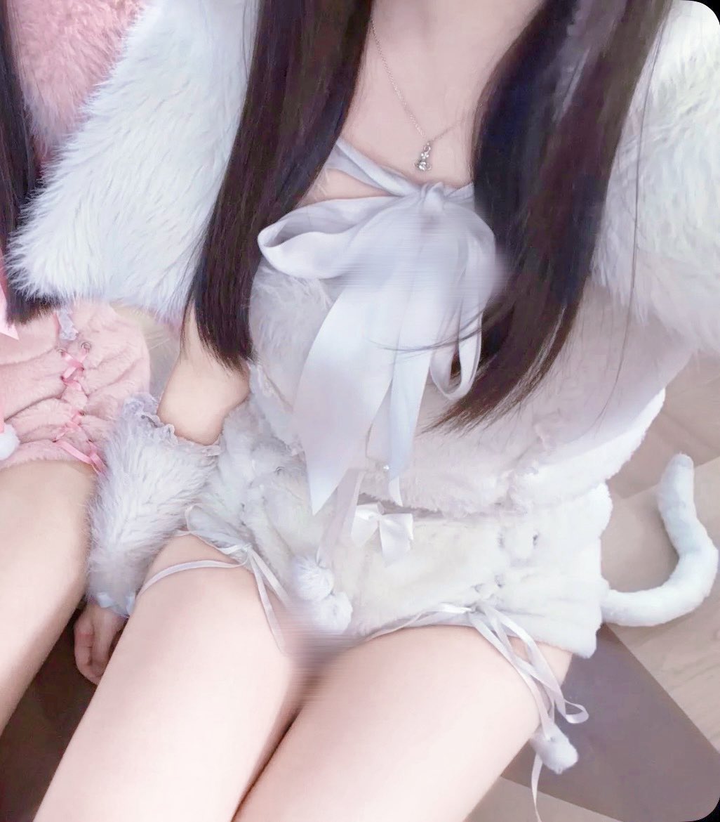 ころろ tweet media