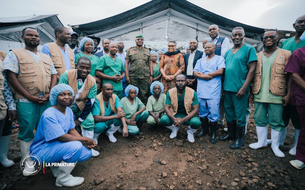 SuminwaJudith's tweet photo. Ces dernières 48 heures, j’ai parcouru Kisangani, Bunia, Rwampara et Mongbwalu avec une conviction : face à #Ebola, notre devoir est d’être présents là où les besoins sont les plus urgents.

Au fil de cette itinérance, j’ai rencontré des familles touchées par l’épidémie, des patients en pleine prise en charge et des équipes médicales dont le dévouement force le respect. J’ai aussi constaté les défis qu’il nous reste à relever.

Le Gouvernement a mobilisé les moyens nécessaires, avec l’accompagnement financier et technique de nos partenaires. Notre responsabilité est désormais de veiller à ce que cette mobilisation se traduise concrètement sur le terrain : soutenir nos soignants, renforcer la logistique et garantir une prise en charge rapide des patients.

La guérison d’un nourrisson nous rappelle que l’espoir est bien réel et que chaque effort consenti peut sauver des vies.

À toutes les équipes de la riposte, aux professionnels de santé et aux populations touchées : vous pouvez compter sur l’engagement total du Gouvernement. Nous resterons mobilisés jusqu’à ce que cette épidémie soit maîtrisée.

@AfricaCDC 
@PNUDRDC
