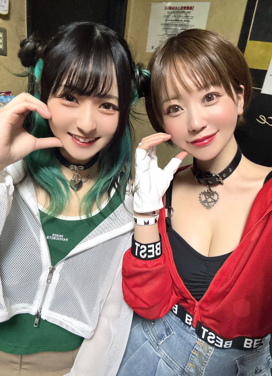 kanonricca's tweet photo. Dear 猫月めい💚🐾

「一緒にバンドやろう！」
そう言って去年私たちは週末軽音部として活動したね
カバー動画の撮影をしたり、レコーディングしたり、リハーサルしたり、ライブしたり、カフェイベントしたり、2025年はお互い1番会ってたんじゃないかな

週末軽音部としてはもちろん、私のソロライブのギターサポートもやってくれて
左を向けばいつもめいが居てくれる、そんな日々がかけがえのない宝物でした。
写真も動画も載せきれないくらいたくさんあるよ 眺めていたら丸1日経ってしまったよ

朝から晩まで連絡を取り合いあれこれ活動の打ち合わせをしたり、プライベートな話もたくさんしたね
たびたび長電話もして、お互いの生い立ちを話したり、悩みを聞き合ったり、数々の夢を語り合ったね

めいはいつも「私にはファンが少ない」と嘆いていて、いやいや何を言ってるんだと呆れながら慰めていたけど
今、ようやくわかったでしょう
あなたはこんなにも沢山の人に愛されていた
そして今もずっと愛され続けているよ

週末軽音部以降は全く会えてなかったね
でもSNSでは日々輝かしい活動の姿を見て、私も頑張ろう！ってパワーを貰っていたよ
連絡しようかなと何度か思ったのに連絡しなかったことを、今すごく悔やんでる
当然のようにまた会えると思ってしまってた
そんな「当たり前」なんてこの世界にないのにね
でも話したいことはたくさん溜めてあるから、またゆっくり話そう。また一緒にバンドもしよう。
これは、遠い遠い未来での約束。

めい、お疲れさま。本当にありがとう。
あなたに出会えてよかったよ
姉妹のように接してくれて、とても可愛い存在でした
今はどうか安らかに眠ってね。
また会う日まで。

叶望立夏