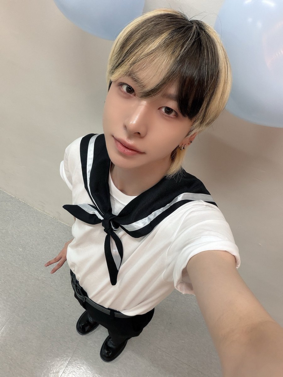 JiKyMoFRFan's tweet photo. ||A&amp;0VERSE||☆260726☆

[#JIHO]

Qui va monter à bord du bateau que je conduis? 🌊🚢

~~~~~~~~
©️ AMPERS&amp;ONE ➡️ W3V3RS3
#⏰️ https://t.co/Z6KGL37dus