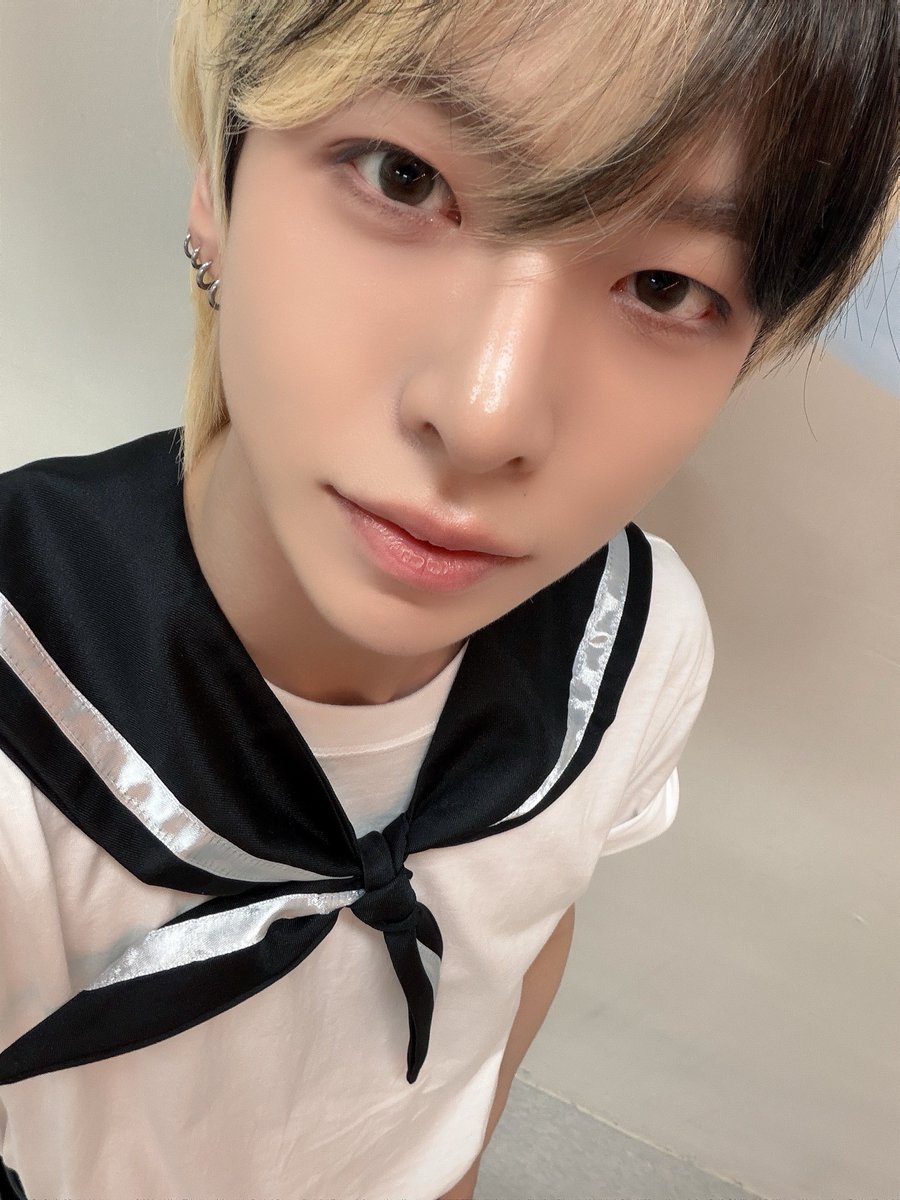 JiKyMoFRFan's tweet photo. ||A&amp;0VERSE||☆260726☆

[#JIHO]

Qui va monter à bord du bateau que je conduis? 🌊🚢

~~~~~~~~
©️ AMPERS&amp;ONE ➡️ W3V3RS3
#⏰️ https://t.co/Z6KGL37dus