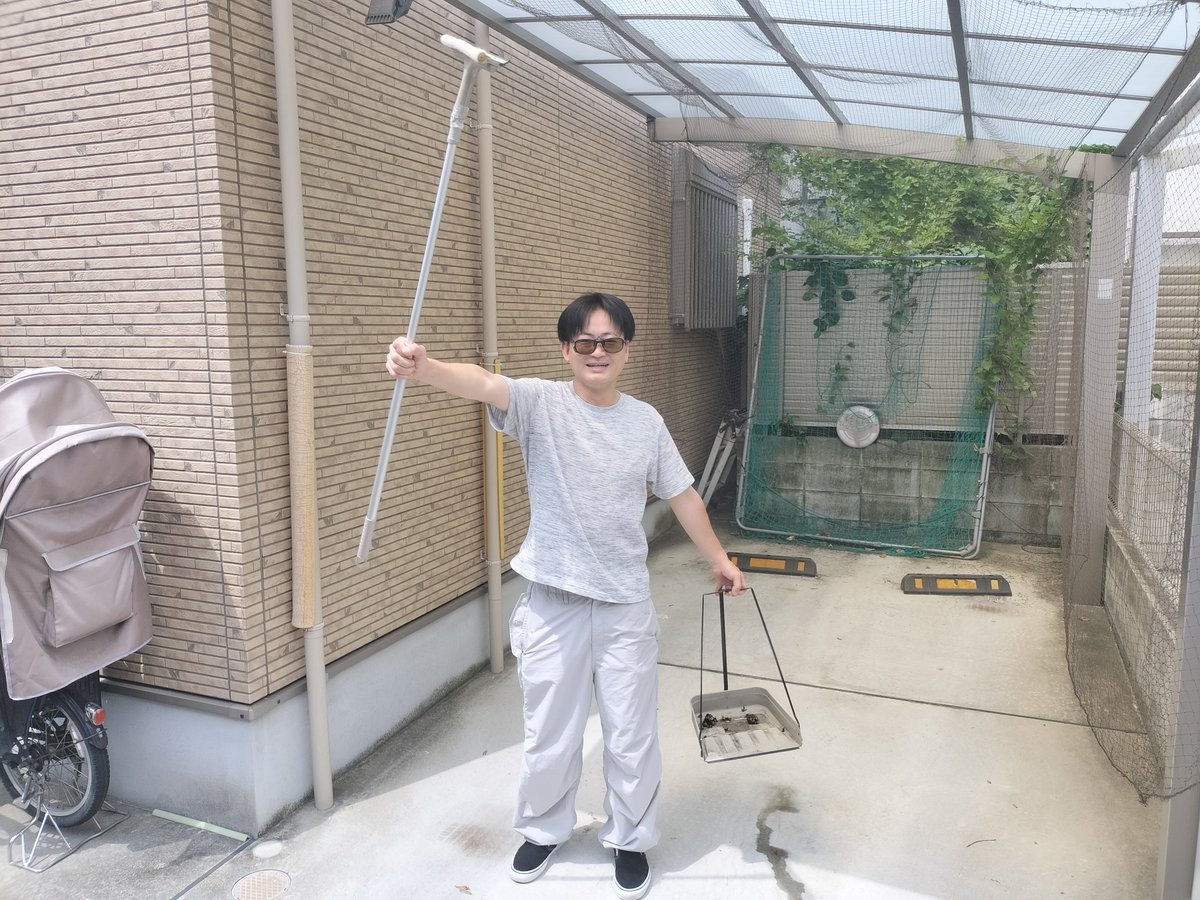 gunkanrock's tweet photo. 昨日はいたやんと戦国大統領爆音！最高！
そしてゼロギターカッチョいい！最高！
そして、お久しぶりの皆と和気あいあい！最高！
そして、本日はたこばでたこ焼き美味しい！最高！
そして蜂取り名人(いたやん)が家に出来た蜂の巣を棒で撃退粉砕！最強！
当方ツイッテル初心者です！ https://t.co/dVtxmNhoQd