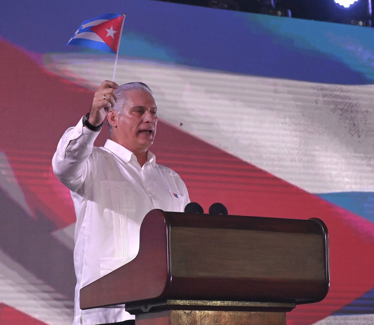 ram860406's tweet photo. 🇨🇺 @DiazCanelB fue rotundo en Pinar: #CubaNoEsUnaAmenaza, pero jamás renunciará a su soberanía. Con Ramiro en la memoria y el pueblo en pie, seguimos tozudamente firmes.
#MiMoncadaEsLaPatria #NuevitasEsRevolución #PorCamagüeyTodo https://t.co/sw45pbLqHq