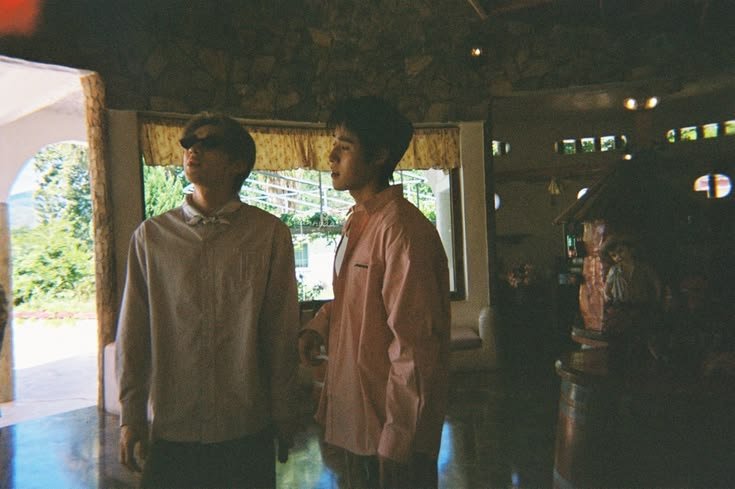 ach1bon_'s tweet photo. these nuthong shots give off a married couple during a vacation vibe 😆

— [ #nuthong #lykn #hongshihoshi     #nnutdan ] https://t.co/lnZRt8FBAy