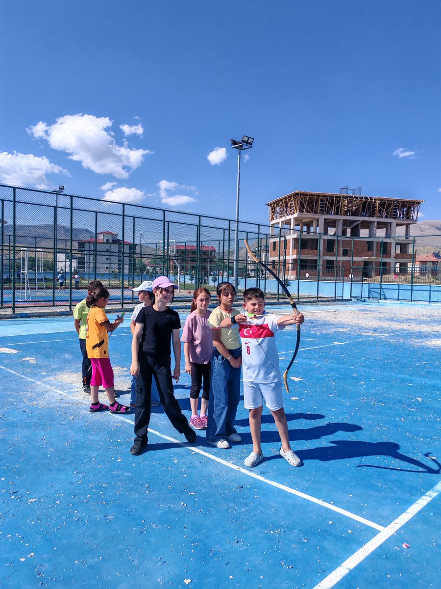 GSBKelkitGM's tweet photo. GSB Gençlik Yaz Kulübü Programımızın 3. haftasını da birbirinden eğlenceli ve öğretici etkinliklerle tamamladık!🎉 
 Bu hafta gençlerimiz; spor, sanat, zekâ oyunları, geleneksel oyunlar ve eğitici atölyelerle hem yeni beceriler kazandı hem de keyifli vakit geçirdi. https://t.co/ayMOf2XJy2