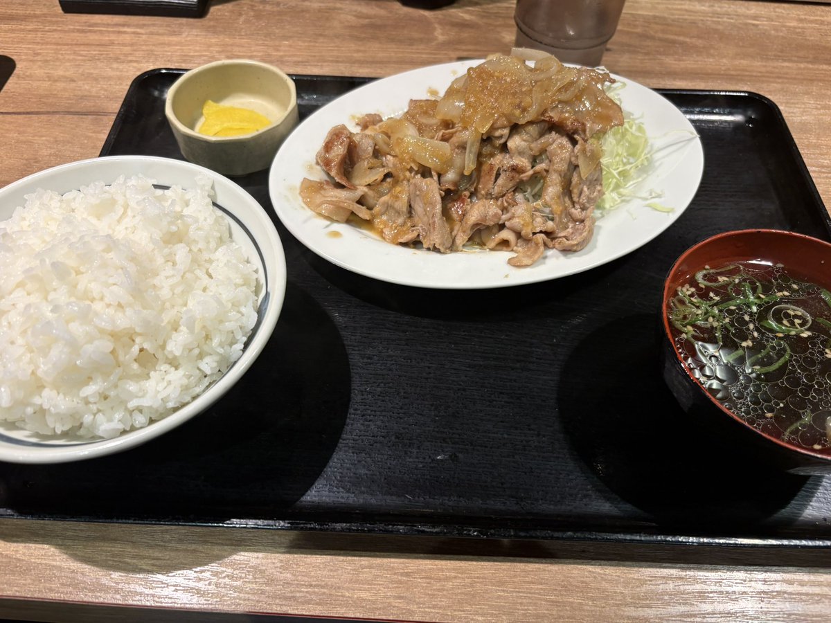 820maeREN's tweet photo. 夕飯は
生姜焼き定食！ https://t.co/hsiYemhGCf