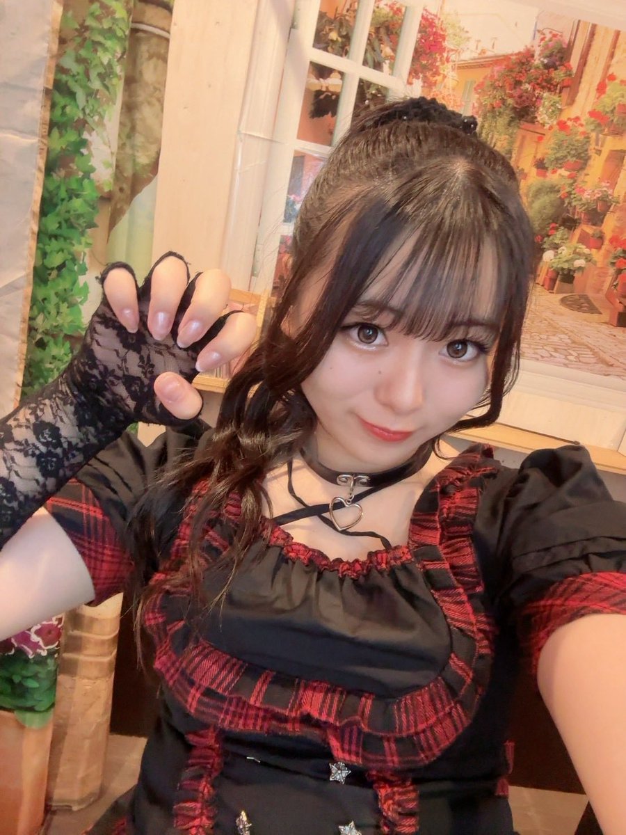 mahime_0430's tweet photo. 来てくれた人あり���とうだよ〜〜🥹
久しぶりのライブで楽しかった*.+゚
次は8/2(日)四日市祭り 諏訪公園噴水前ステージです⛲️🎤
〚P.S.〛
ネイル時間かけてがんばったんだあ!!
マグフレンチ✨️マグネット動かすのが難しくて🥺大変だった!
#茉姫 #Mahime #Hinarin #CHERISHTIE https://t.co/7kZjnTNTqB