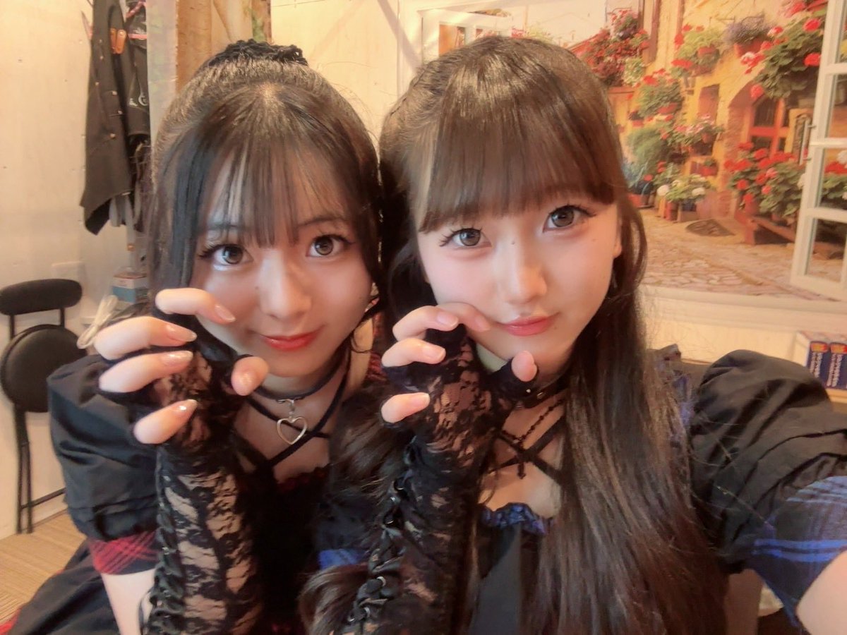 mahime_0430's tweet photo. 来てくれた人あり���とうだよ〜〜🥹
久しぶりのライブで楽しかった*.+゚
次は8/2(日)四日市祭り 諏訪公園噴水前ステージです⛲️🎤
〚P.S.〛
ネイル時間かけてがんばったんだあ!!
マグフレンチ✨️マグネット動かすのが難しくて🥺大変だった!
#茉姫 #Mahime #Hinarin #CHERISHTIE https://t.co/7kZjnTNTqB