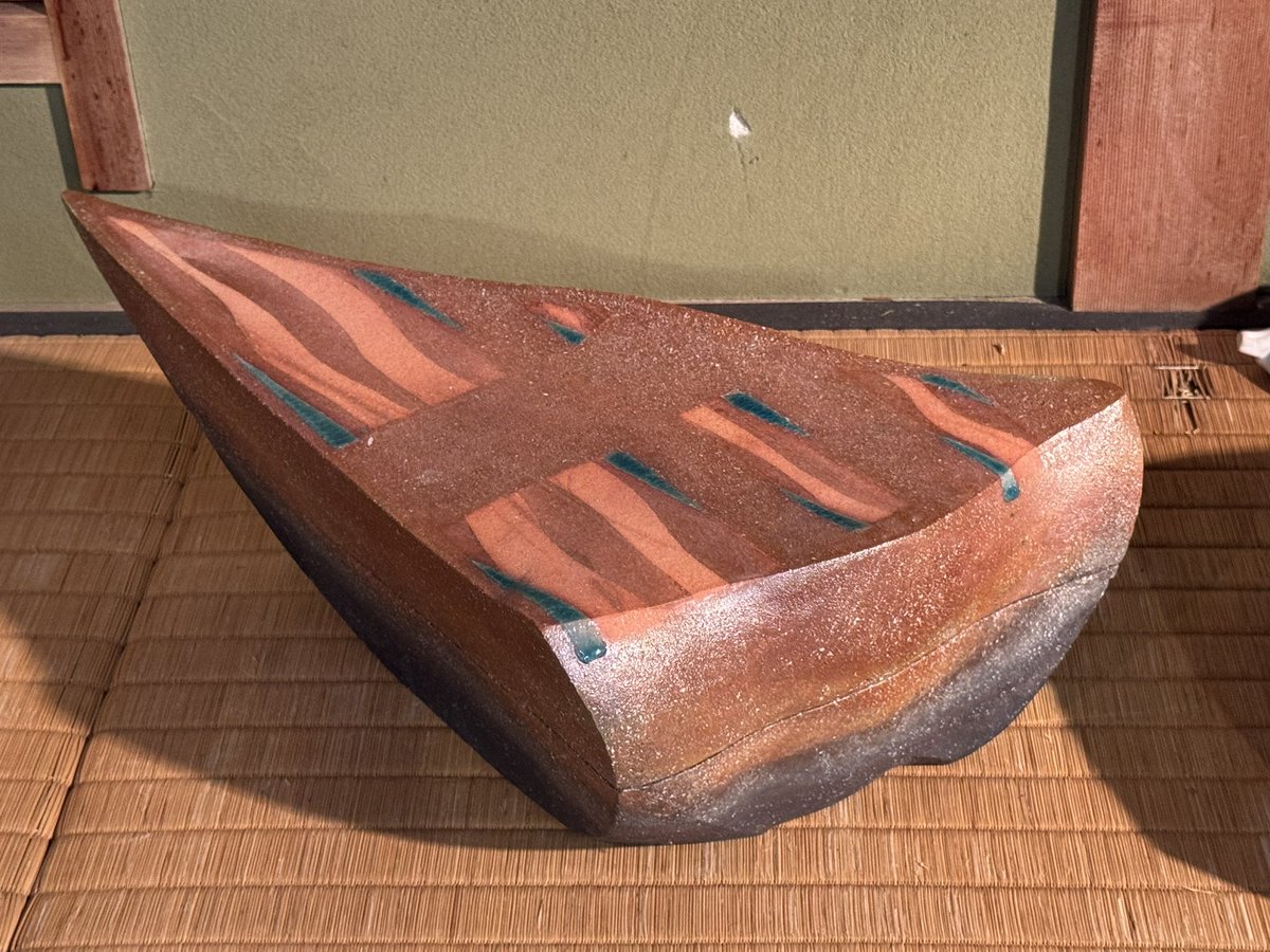 oyogehagiyaki's tweet photo. 本日まで、飛騨高山美術館様にてエミールガレさんコラボ展されてた作品これと同じ技法です。渓谷（瀧）流水陶筥（長門峡・高島北海が世に広める）

小皿は５枚だけ出てきましたので現地に来られた方のみに特別価格にて販売します〜 https://t.co/YISq4egZSS