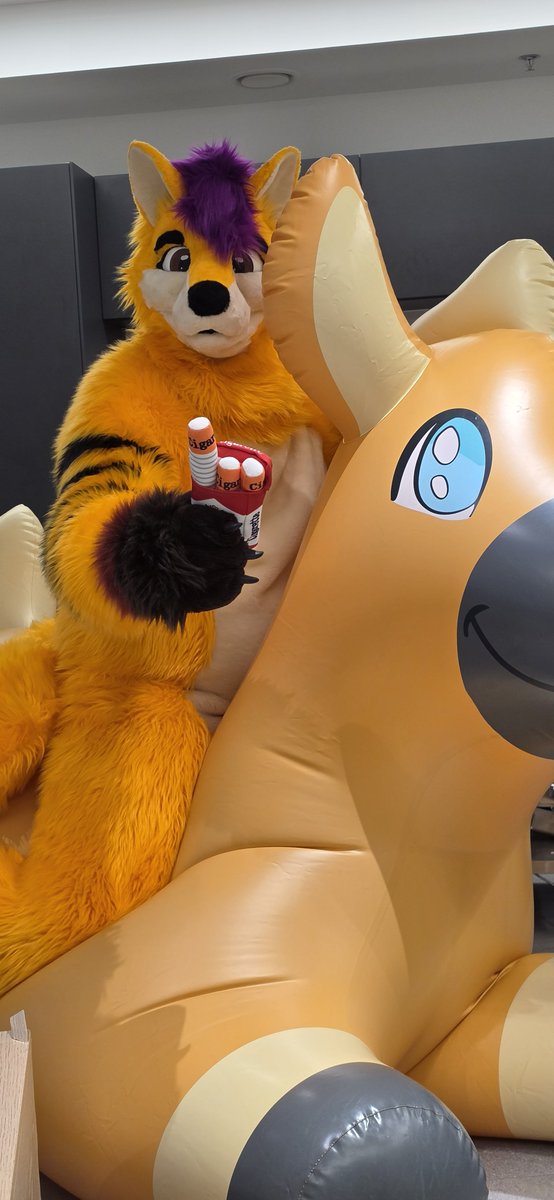 MikTheFoxx's tweet photo. Got handed these while riding my horse
Made for an interesting ride π
π¦: @PhenodToy
#squeakysunday https://t.co/L6bKqFezew
