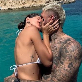 FerBluntKrasin's tweet photo. @Chinardi_Arg @EugeniaIcardi Cuando se les acaban los recursos para denigrar a Mauro, sus acólitos y horda d de zombies atacan a Eugenia para que Mauro se brote. Pero me encanta que una foto de ellos juntos les produzca urticaria, hemorroides o sarna a todos los que los no los pueden ver felices https://t.co/lsS3eC6b0i