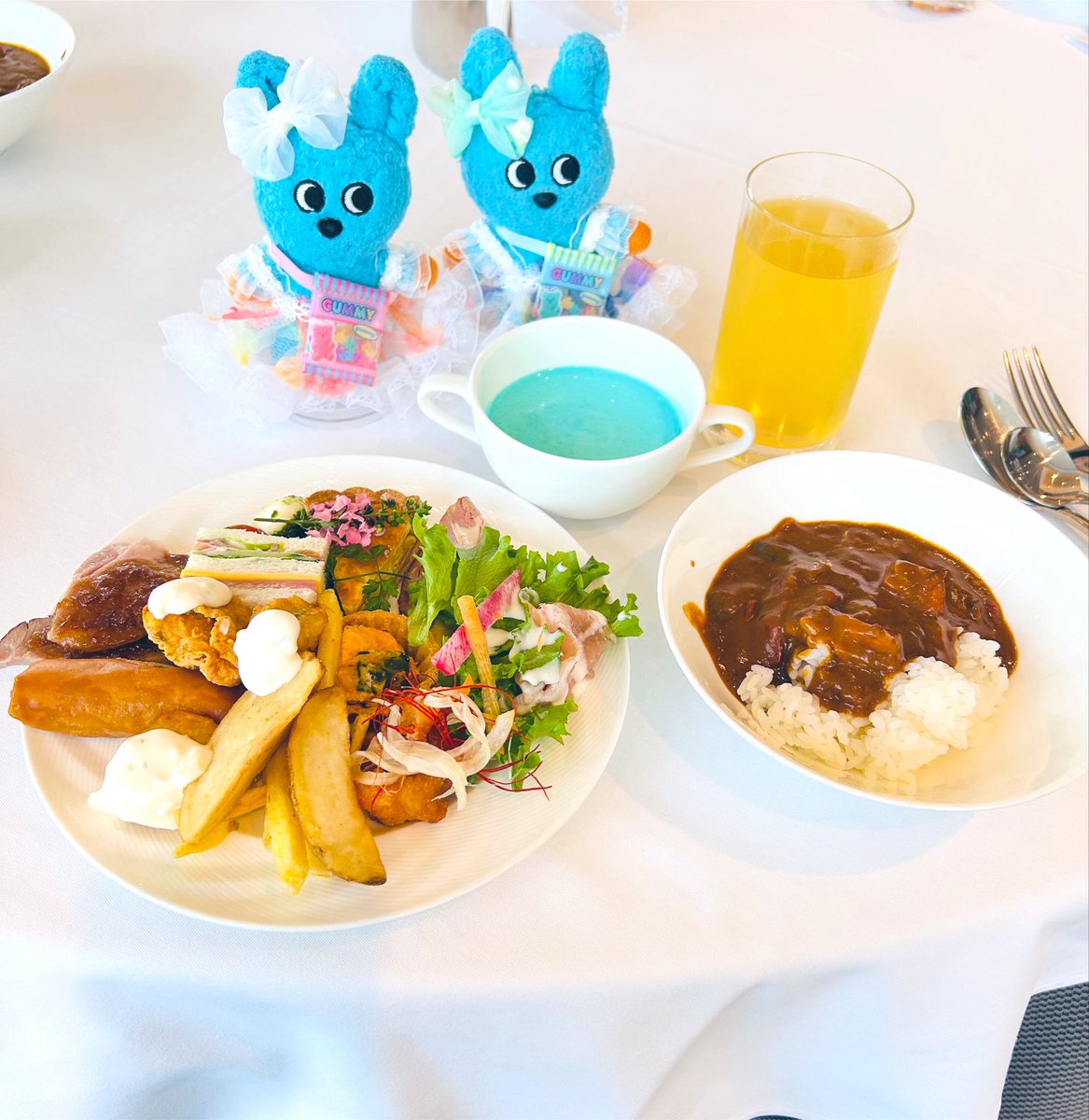 hello_mocoron's tweet photo. 【もころんレポート】
2026.7.26 #もころん 3rd Anniversary スペシャルパーティー！in #小田急ホテルセンチュリーサザンタワー
15:00-の部

アロハもころんに早速会えた🏝️🐰
個別グリーティングはもころん独り占めできて嬉しかったけど何していいかわからなくてテンパった😂ここは私の準備不足💦

ブッフェも美味しかったし、もころんスイーツがあってかわいかった🐰🩵

もころんはもちろん、小田急のいつものスタッフさんたちの温かいおもてなしがとても嬉しかったです🙏
いっぱいお話もできて楽しかった💖

午後の回、いいメンバーで終始楽しかった！お会いした皆さまありがとうございました😸✨