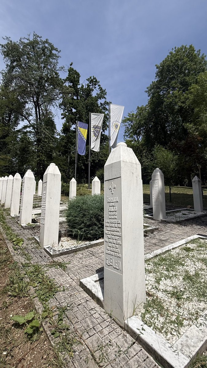 lavenirdemain's tweet photo. Mémorial des enfants tués pendant le génocide à Sarajevo durant le siège de la ville entre 1992/1995
Cimetière des enfants tués par les Serbes
#Sarajevo
#Bosnie
#MyPhotos 📸 https://t.co/28qTflCQY6