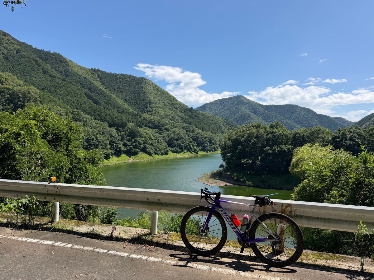 Tete_78's tweet photo. 昨日はこの気温の中6時間近く外で走ってた。
まぁ、暑かったけど普通に走れてたのはやっぱりREON POCKETと暑熱順化の為に地道に外で走ってたお陰やね
#ロードバイク #REON_POCKET #暑熱順化 https://t.co/GhuDS2TggF