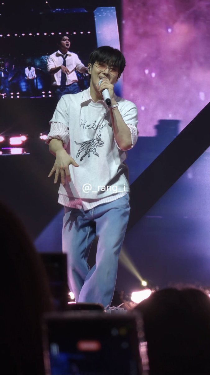 _rang_i's tweet photo. 260726 엑소라이즌 싱가포르 day2 
오늘 공연장 분위기 넘 좋다 준면이도 행복해 보여서 넘 조아🤍🤍
#EXhOrizon_in_SINGAPORE https://t.co/Bn3mc8053c