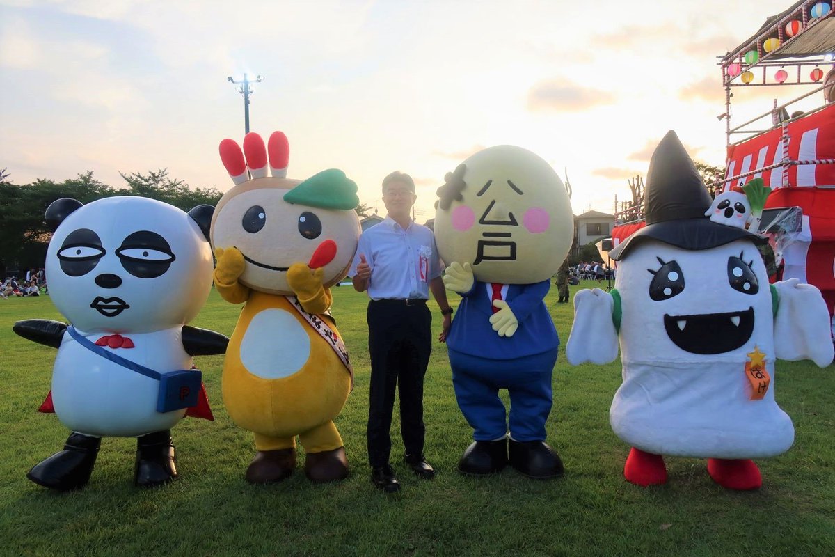 T_Matsudo's tweet photo. 7月最後の土日は、市内各地で夏祭りなどの行事が行われ、私も色々な会場を回らせていただきました。

どの会場でも、地域の方々が準備を重ね、力を合わせて運営されていました。中でも「大金平みんなのこども祭り2026」では、SNSでサポーターを募ったところ、50人を超える方が集まり、運営のお手伝いをされていました。地域行事の担い手不足が課題となる中、これからも地域の活動や行事を続けていくための、一つのヒントになる取り組みだと感じました。

そしてこの週末には、第108回全国高等学校野球選手権千葉大会の決勝も行われ、専修大学松戸高校が拓殖大学紅陵高校と対戦しました。

結果は1対3。春夏連続の甲子園出場には、あと一歩届きませんでした。

球場には多くの方が応援に駆けつけ、松戸市内でもパブリックビューイングを開催しました。私もパブリックビューイングで一緒に試合を見守り、応援しました。

専大松戸の選手たちは、最後まで諦めることなく、堂々と戦い抜きました。試合後、悔しさがある中でも対戦相手への敬意を忘れない姿が、とても素晴らしかったです。勝敗を超えたスポーツのすばらしさを、改めて感じる試合でした。

また、ベスト16まで勝ち進んだ市立松戸高校をはじめ、市内の多くの高校が今大会に出場しました。一球一球に向き合い、懸命にプレーする選手たちの姿から、私もたくさんの勇気をもらいました。

選手の皆さん、本当にお疲れさまでした。支えてこられた指導者、保護者、学校関係者の方々、そして応援を続けてくださった方々にも、改めて感謝いたします。