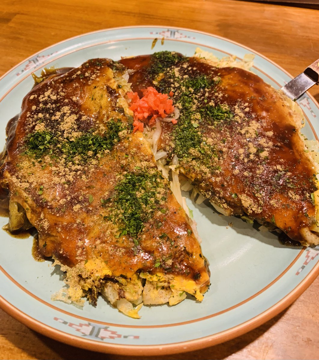 Arche_Archeion's tweet photo. 【せんべや】
🔥お好み焼き3種MIX玉(ブタ・イカ・エビ)
🥑アボカドとサーモンの生春巻き
🧈貝柱バター焼き

事前情報なしで歩いていて「ここだ！！」と思うお店を見つけたので、倉敷夏旅行2026の食の〆としていただいてきました。
メニュー豊富すぎて迷ったけどこの3品！
ここはまた来たい！ https://t.co/0DufZUXreJ