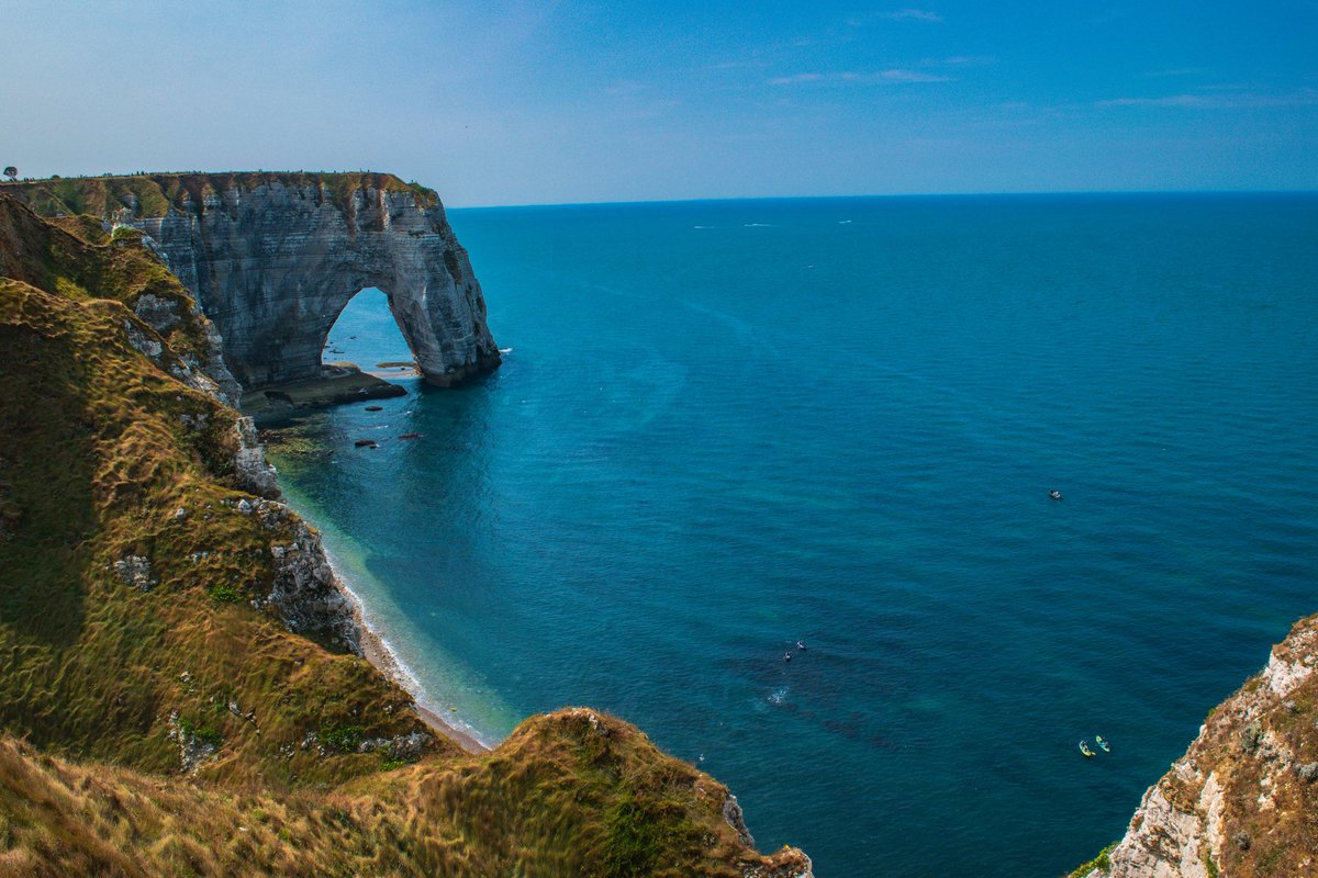 chorbawithmilk's tweet photo. Étretat à travers mon Nikon https://t.co/XdEFL208g1
