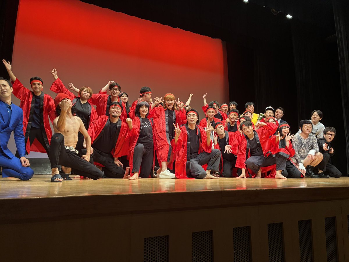 narika_13's tweet photo. #ソーラン節ライブ 大人の本気のソーラン節大迫力でした。タイセイさんめちゃくちゃクラスのリーダーだったし馬場さんめちゃくちゃ重心低かったな。きったんさんは後列でもキレキレなの目に入ってくるくらいだったので言い返したくなる気持ちは分かりました。良いライブだったなぁ。 https://t.co/mgdR0r1f5C