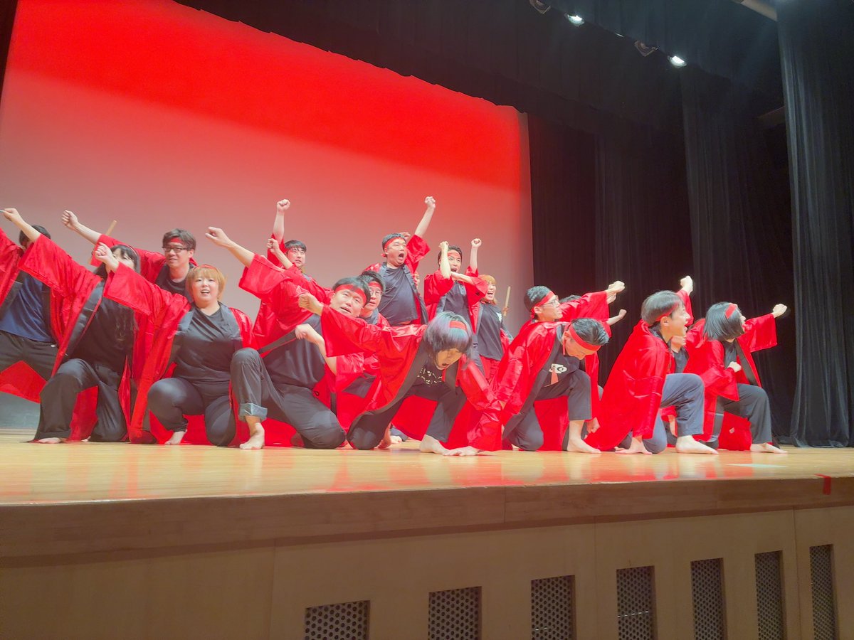 narika_13's tweet photo. #ソーラン節ライブ 大人の本気のソーラン節大迫力でした。タイセイさんめちゃくちゃクラスのリーダーだったし馬場さんめちゃくちゃ重心低かったな。きったんさんは後列でもキレキレなの目に入ってくるくらいだったので言い返したくなる気持ちは分かりました。良いライブだったなぁ。 https://t.co/mgdR0r1f5C