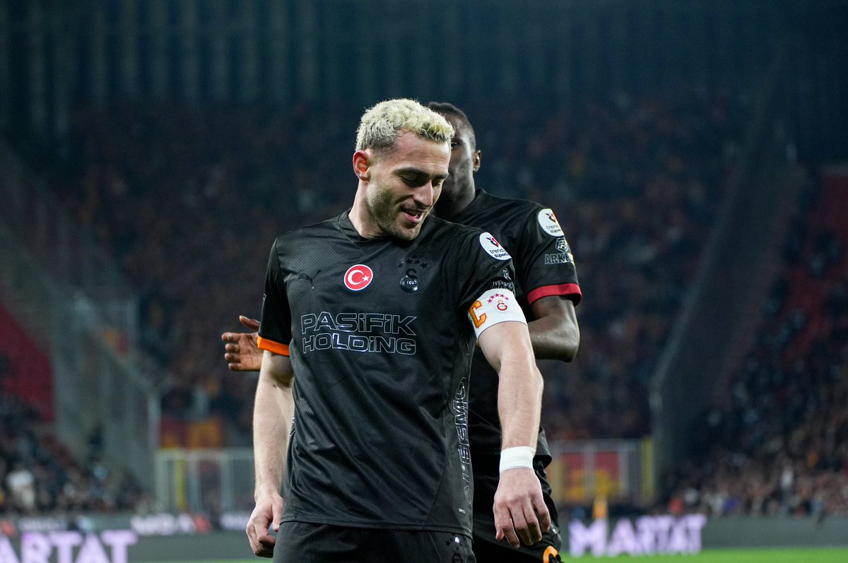 buzzspor's tweet photo. Barış Alper Yılmaz: "Galatasaray kaptanı olmak çok özel bir duygu. Galatasaray kaptanı olmak her futbolcunun hayalidir." https://t.co/SwjOiZOvrx