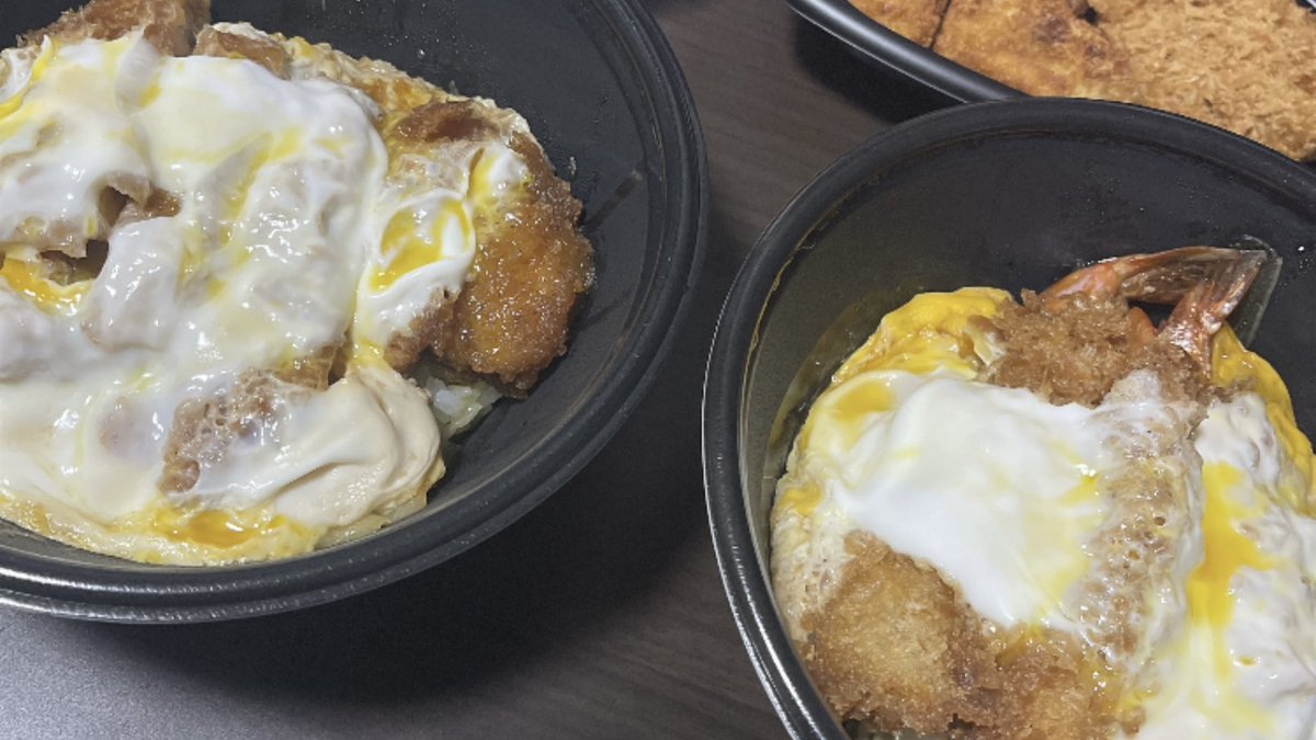 komimi_hobby's tweet photo. 【お昼ご飯に丼を2つ食べるライフハック】
丼は基本的に1食につき1つのため、夜ご飯を食べなくて済む。代わりにお昼ご飯の所要時間が2倍になる。 https://t.co/dYtWV3rqOz