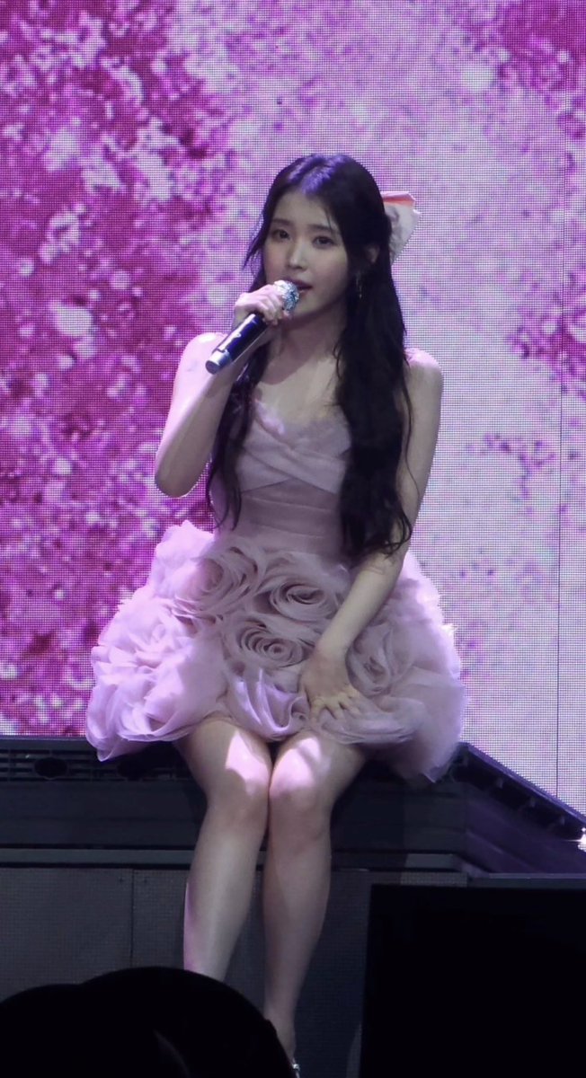 1uluvv's tweet photo. 이 날 진짜 뭐지ㅋㅋㅋㅋㅋㅋㅋㅋㅋㅋㅋ
너무 예뻐서 헛웃음만 나옴 https://t.co/SueyVTCR2T