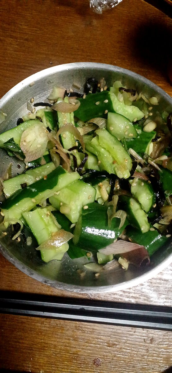 tomo_tyo's tweet photo. きゅうり、みょうが、大葉と野菜は菜園で調達

検索エンジンのAIモードで、利用予定の材料を入力

アレンジレシピや栄養のチェックもすぐできるのが便利 https://t.co/jwxPN2yCZ8