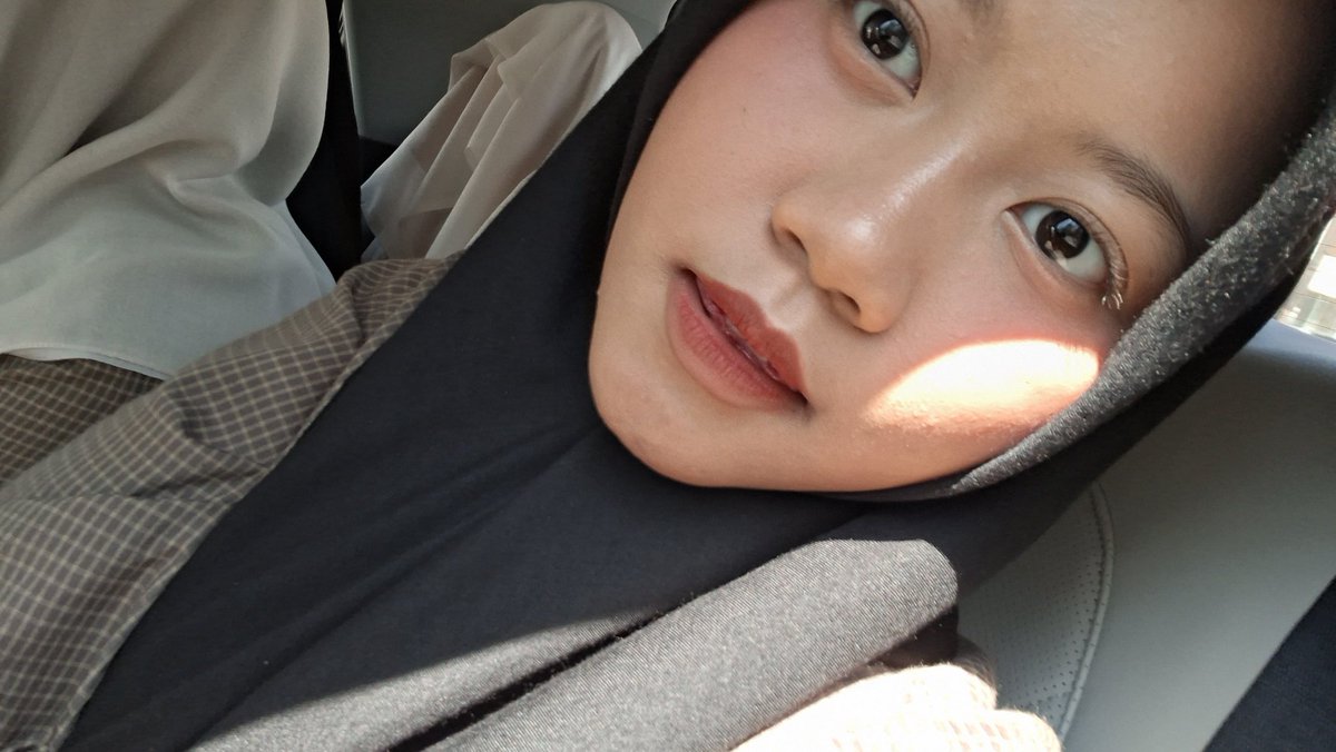 dindashaaa's tweet photo. agit otw fotstud https://t.co/lZ0EP5vJnB