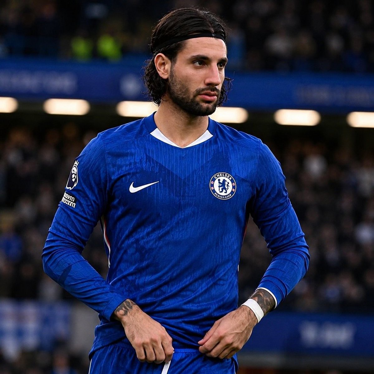 BIGVALERIAN1's tweet photo. Chelsea should sell enzo Fernandez 150m and go all in for Dominik szoboszlai he's the only person that I see that can replace enzo, he can pass,score and defend, he's same age as enzo and Liverpool bought him for 70m, so he wont cost more than 100m @ChelseaFC u know what to do👀. https://t.co/GcmB1QNOtn