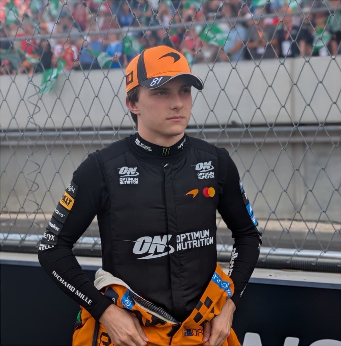 McLarenF1's tweet photo. Hey, Osc 👋

#McLarenF1 | #HungarianGP 🇭🇺 https://t.co/zXzi8MVKAz