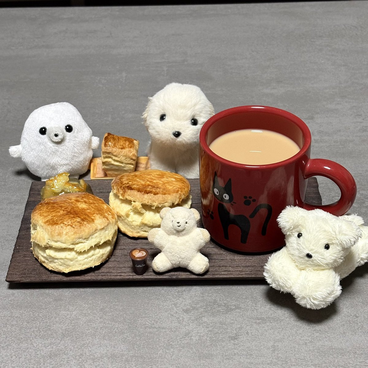 eboshige's tweet photo. スコーンつくったよ🍼♡
みんな用のも🤤 https://t.co/C3Uhoo9D4T
