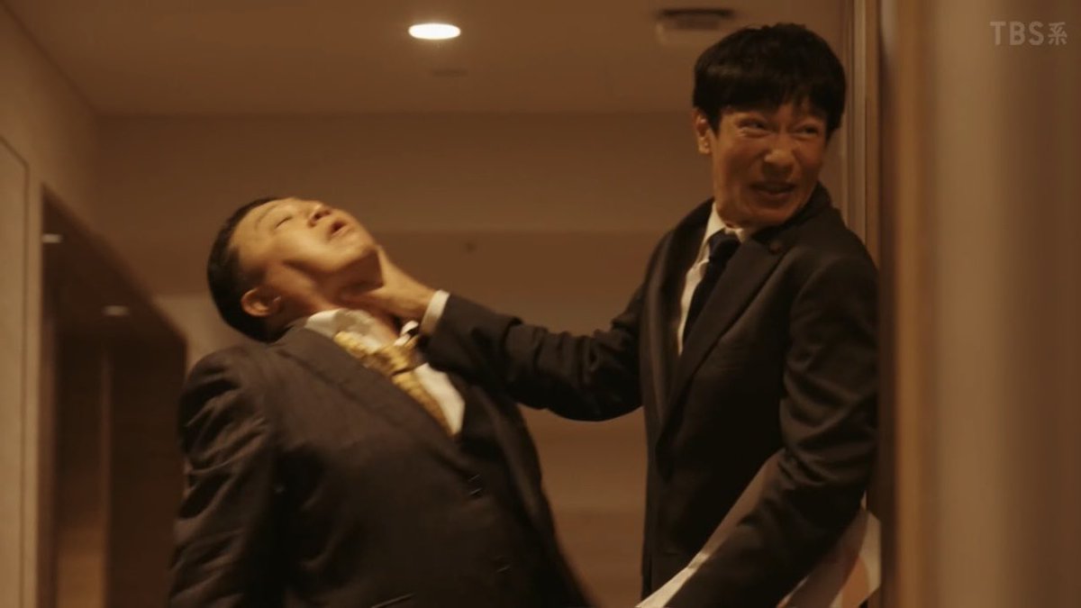 __rcspi's tweet photo. 乃木、別班が出てるよ隠して隠して #VIVANT https://t.co/zzLRTUBiBN