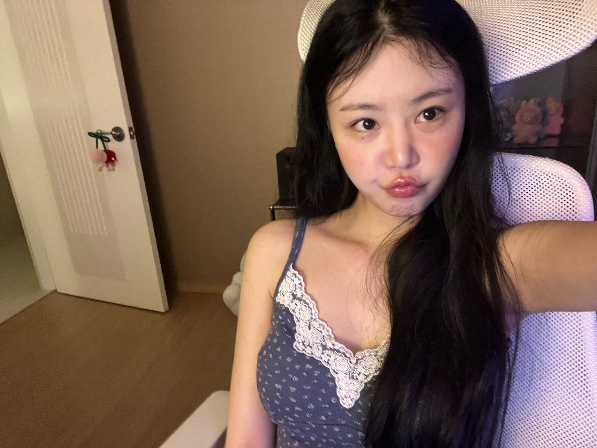rafsoojin's tweet photo. we love you too ♥️ #soojin #수진 https://t.co/4ijurMAHeV