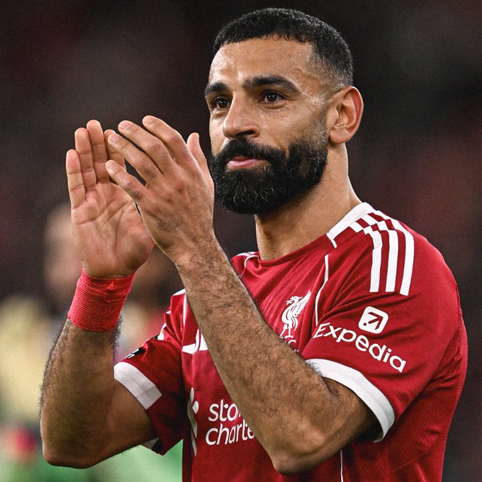 pascalmentality's tweet photo. Salah imzayı attığı gibi forma vs ürün satışlarından maaşını çıkartacak ama bundan Beşiktaş taraftarının haberi yok..

Vasata alışmayın sevgili taraftarım https://t.co/xqlRfkryx9