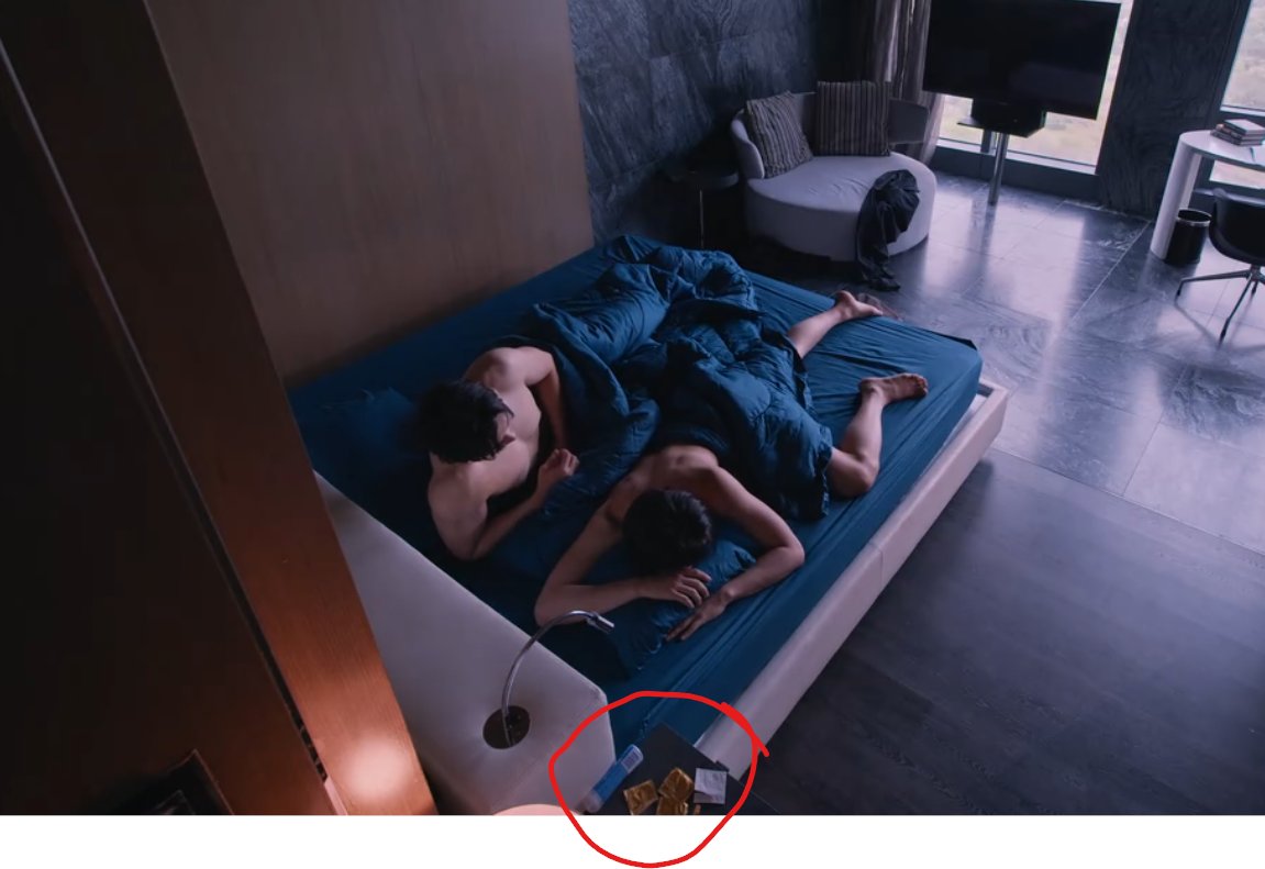 Seriesblover's tweet photo. I LOVE it when they show lube and condoms on series, I know that not everything has to be realistic, but safe sex is important! 
I wish we could see it more often characters actually USING them in the act itself but well, I still like this kind of details very much
#PAYBACKEP9 https://t.co/uwgQG7T4Mo