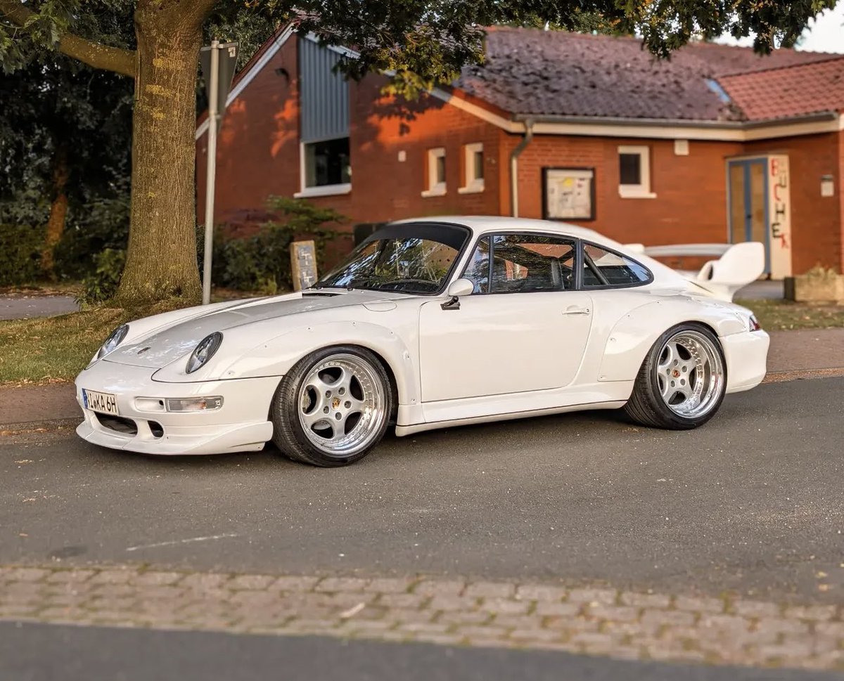 PorscheCIub's tweet photo. Grand Prix White 993 GT2 https://t.co/ajyg4b7Td6
