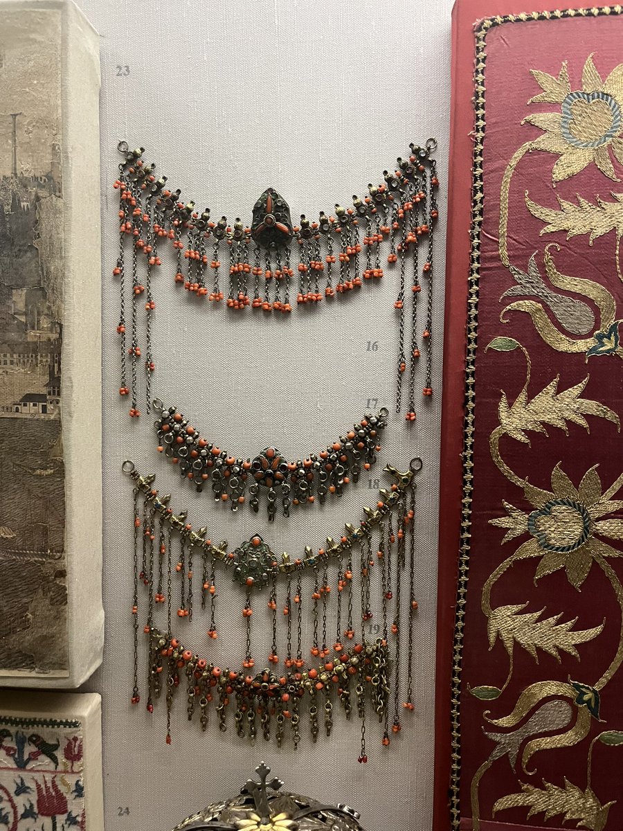 chikodeminoa's tweet photo. The west Asian influence onto traditional Greek clothing &amp; jewelry is really fascinating to me. # 3 is entirely greek but has a hirz amulet which is usually in Arab/amazigh jewelry! Also women casually having their breasts out or wearing a very thin veil over them https://t.co/GbJEAPJnvj
