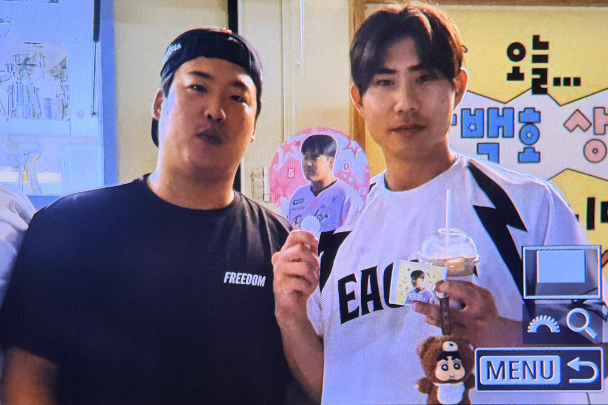 D5eamycl0ud's tweet photo. 이둘은또같이나와 같이커피를마시고 제짱구를강탈해가셧읍니다......... https://t.co/92gfAuzovi