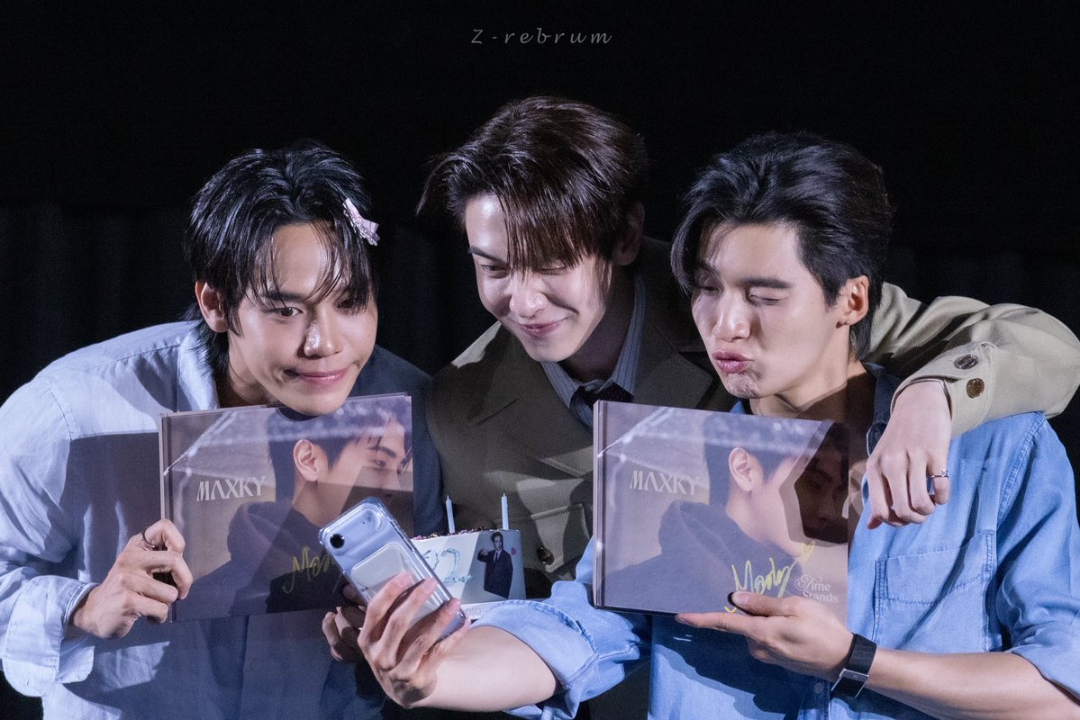 _zrebrum_'s tweet photo. มีเพื่อนมาให้กำลังจายยยยย 🤍

MEMORIES WITH MAXKY

#MAXKY1stFANSIGN
#maxky_rp #ngernnn  
#Pondponlawit https://t.co/TRM1vadGSy